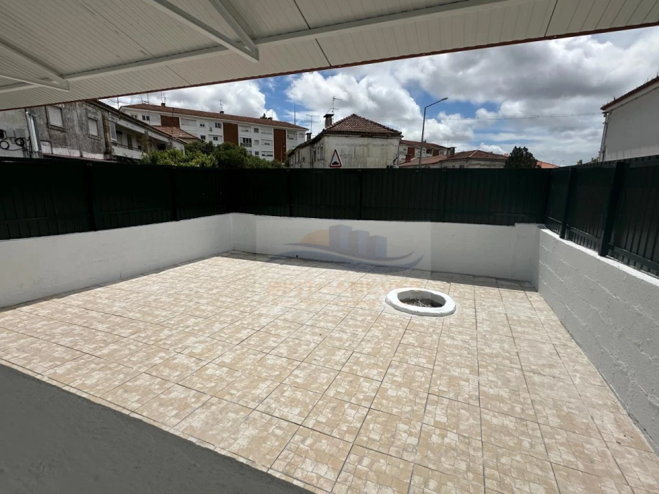 Apartamento T2 para Venda em Pontinha e Famões Foto 4