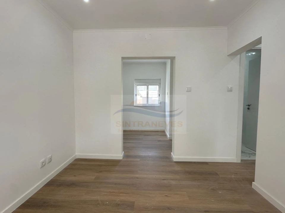Apartamento T2 para Venda em Pontinha e Famões Foto 6