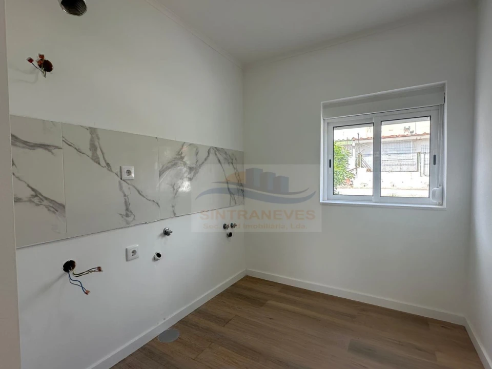 Apartamento T2 para Venda em Pontinha e Famões Foto 7