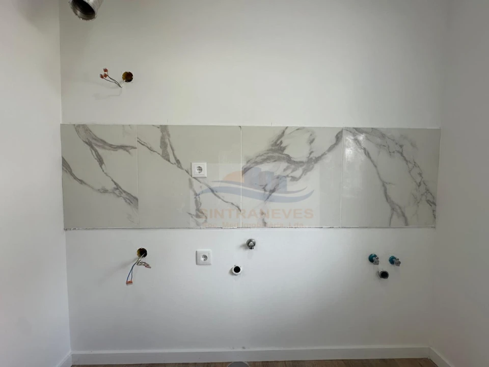 Apartamento T2 para Venda em Pontinha e Famões Foto 8