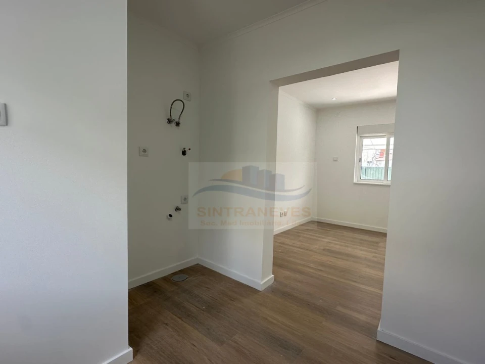 Apartamento T2 para Venda em Pontinha e Famões Foto 9