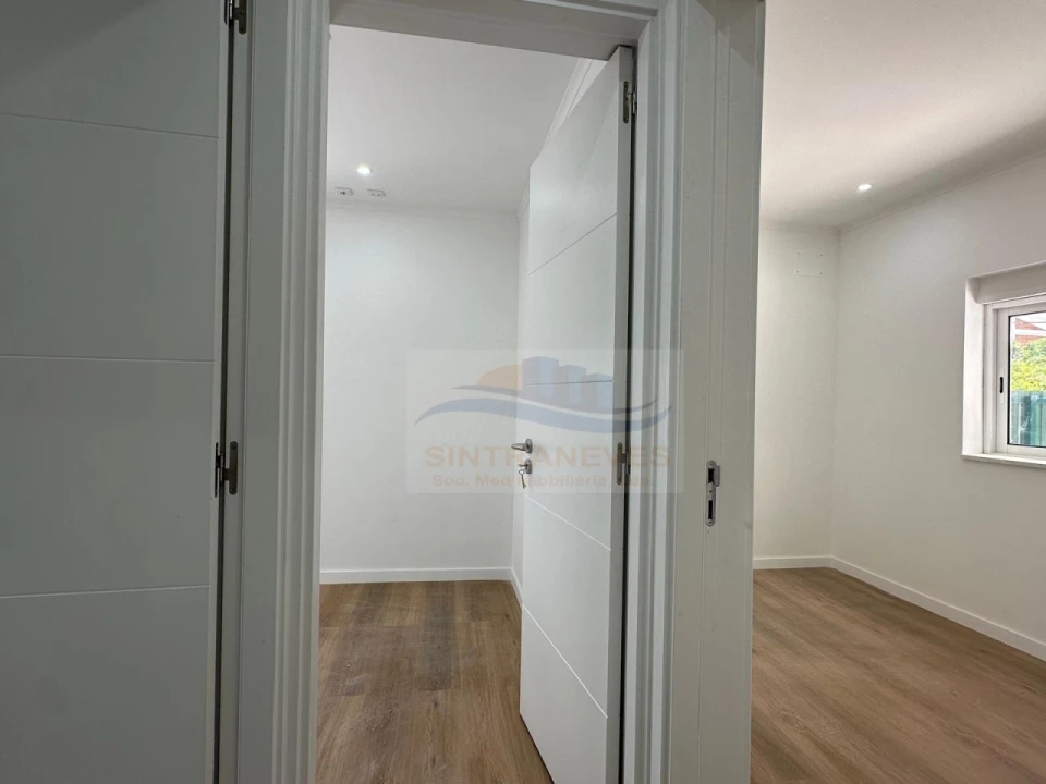 Apartamento T2 para Venda em Pontinha e Famões Foto 10