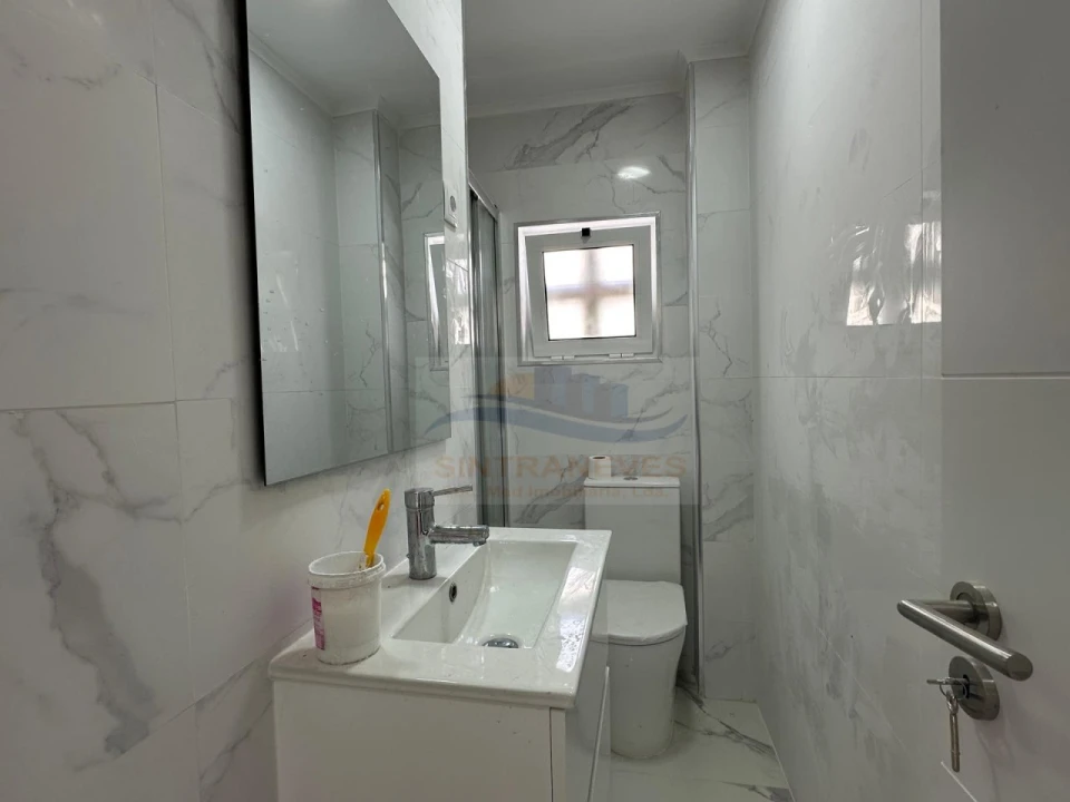 Apartamento T2 para Venda em Pontinha e Famões Foto 11