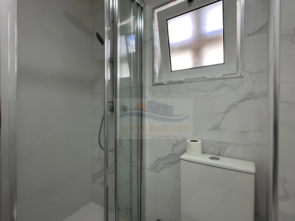 Apartamento T2 para Venda em Pontinha e Famões Foto 12
