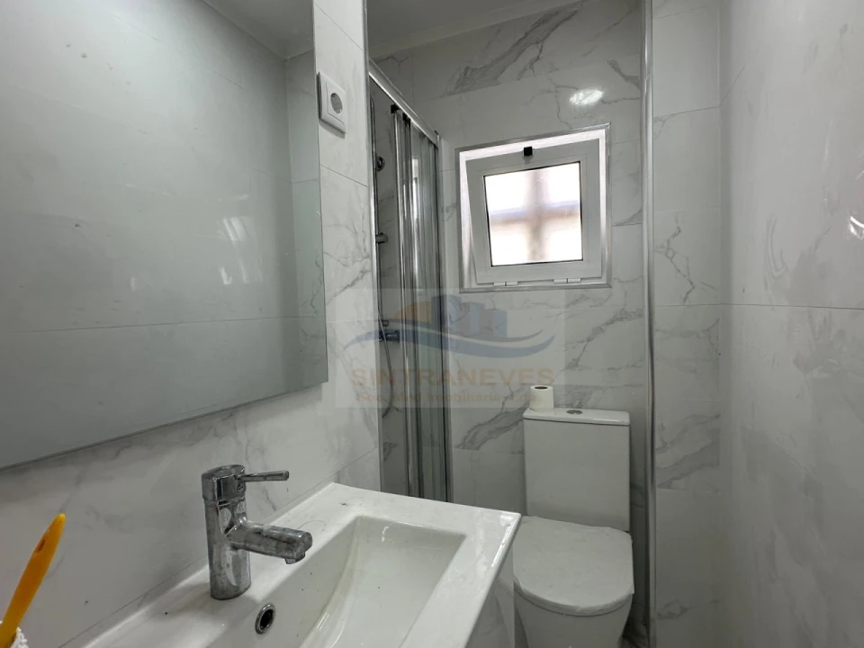 Apartamento T2 para Venda em Pontinha e Famões Foto 13