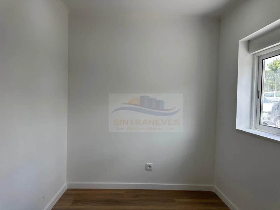 Apartamento T2 para Venda em Pontinha e Famões Foto 14