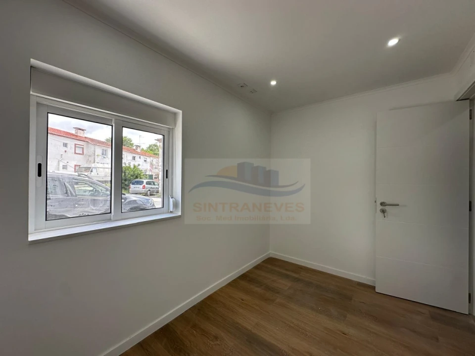 Apartamento T2 para Venda em Pontinha e Famões Foto 15