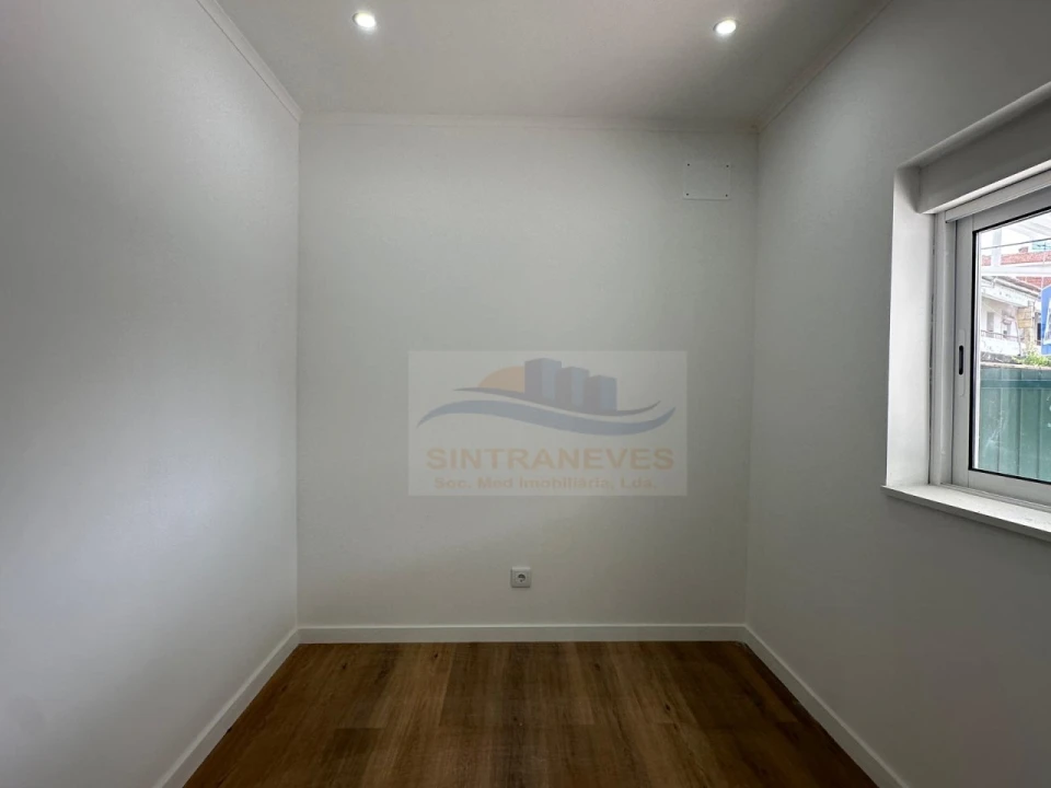Apartamento T2 para Venda em Pontinha e Famões Foto 17
