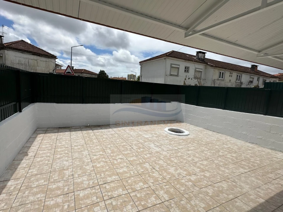 Apartamento T2 para Venda em Pontinha e Famões Foto 19