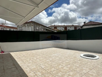 Apartamento T2 para Venda em Pontinha e Famões