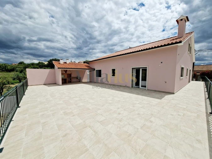 Moradia T3 para Venda em São Pedro de Tomar Foto 3