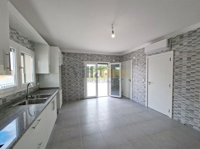 Moradia T3 para Venda em São Pedro de Tomar Foto 8