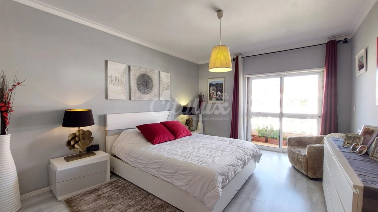 Apartamento T3 para Venda em Carnaxide e Queijas Foto 17