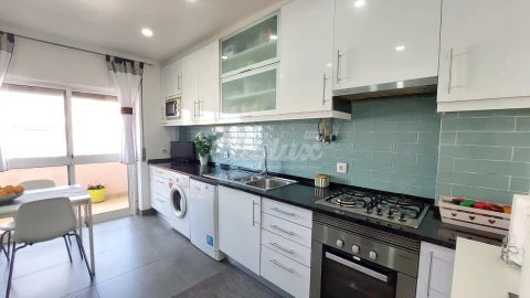Apartamento T3 para Venda em Carnaxide e Queijas