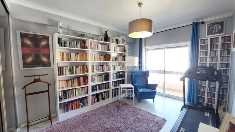 Apartamento T3 para Venda em Carnaxide e Queijas
