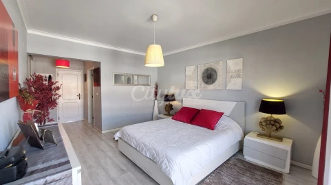 Apartamento T3 para Venda em Carnaxide e Queijas