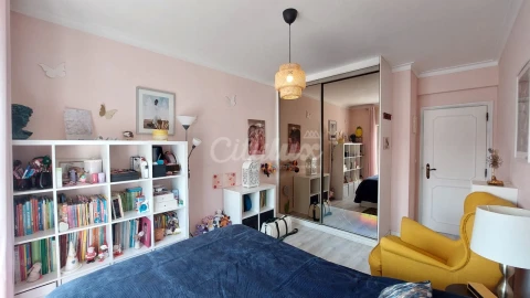 Apartamento T3 para Venda em Carnaxide e Queijas