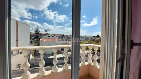 Apartamento T3 para Venda em Carnaxide e Queijas