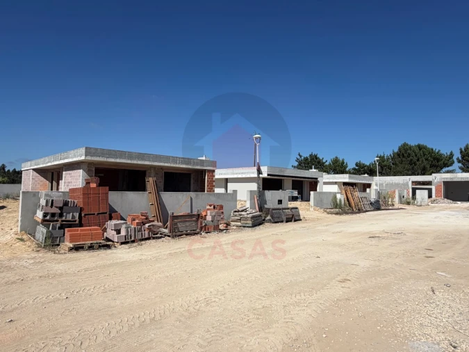 Moradia T3 para Venda em Santa Maria, São Pedro e Sobral da Lagoa Foto 3