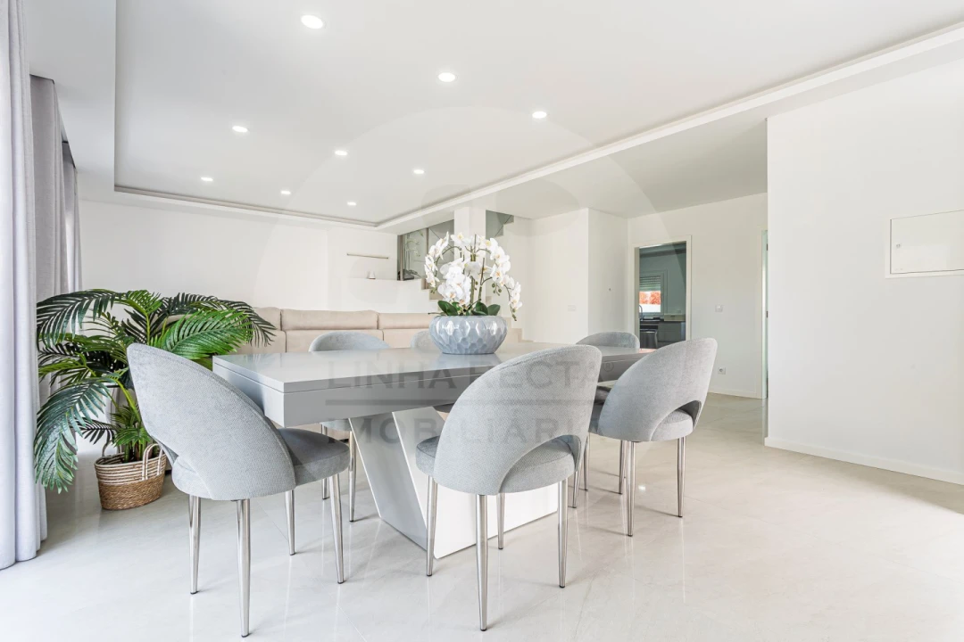 Moradia T4 para Venda em Amora Foto 3