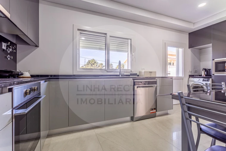 Moradia T4 para Venda em Amora Foto 18