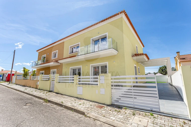 Moradia T4 para Venda em Amora Foto 48