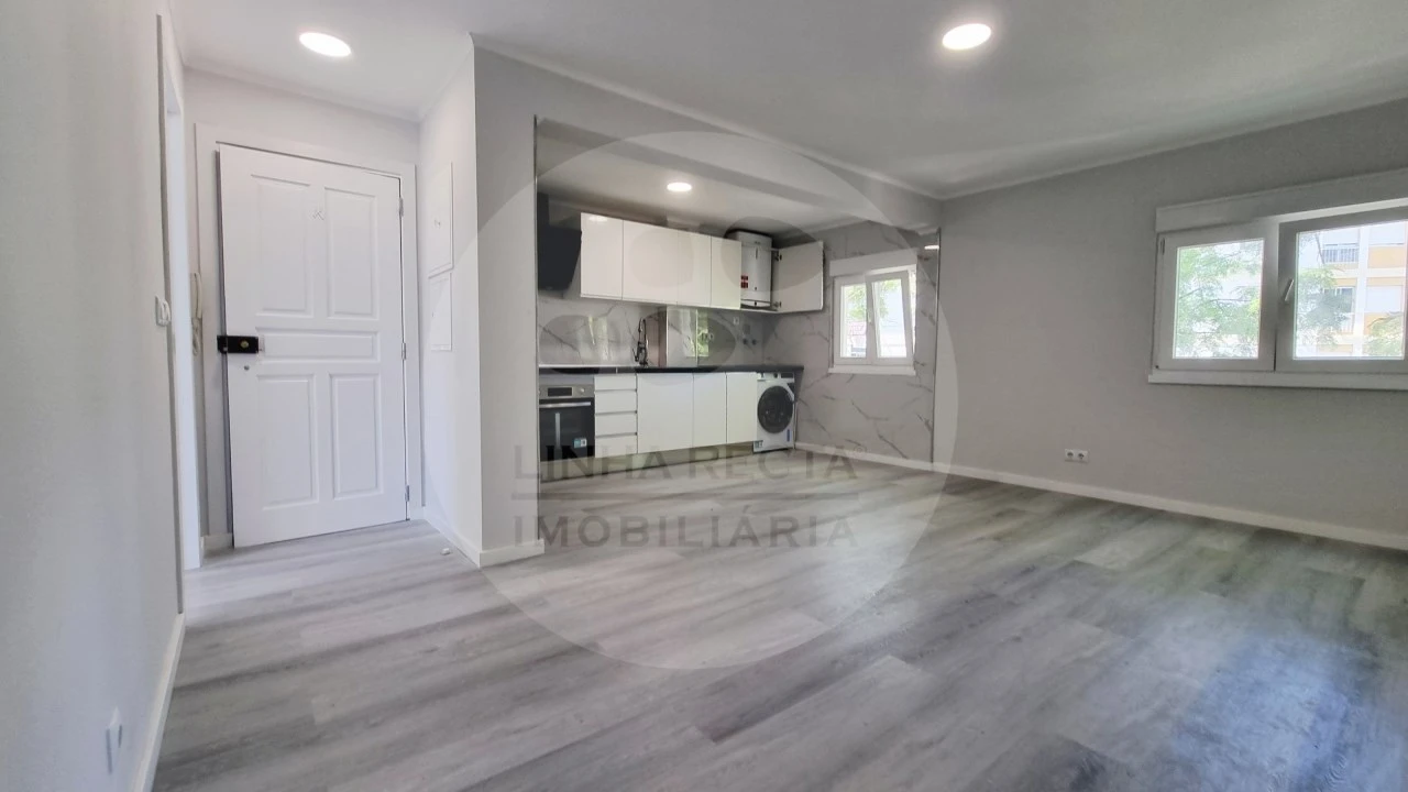 Apartamento T3 para Venda em Laranjeiro e Feijó Foto 1