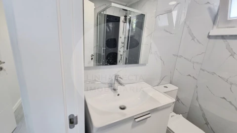 Apartamento T3 para Venda em Laranjeiro e Feijó