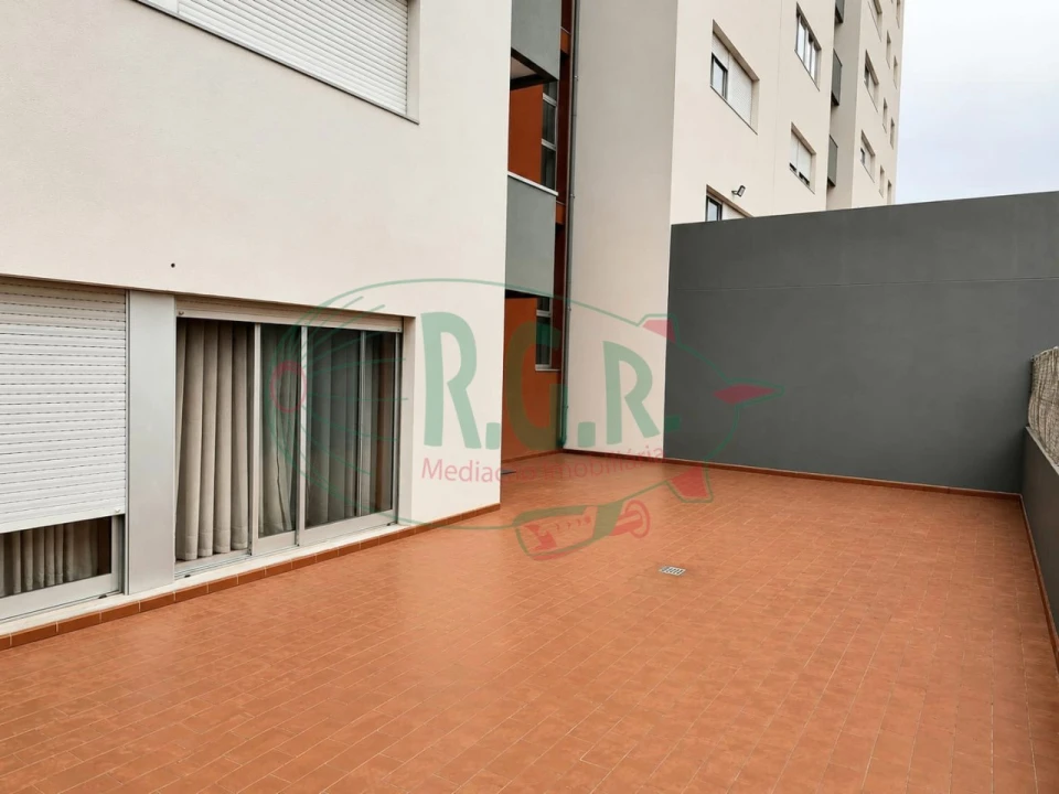 Apartamento T1 para Venda em Rio Tinto Foto 1
