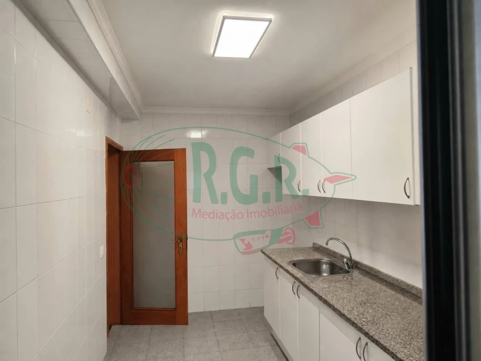Apartamento T1 para Venda em Rio Tinto Foto 4