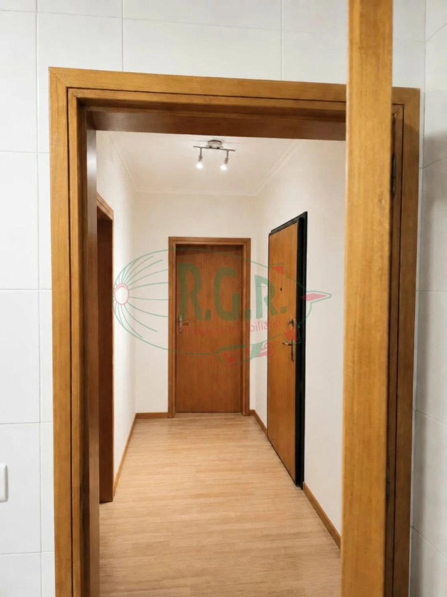 Apartamento T1 para Venda em Rio Tinto Foto 2