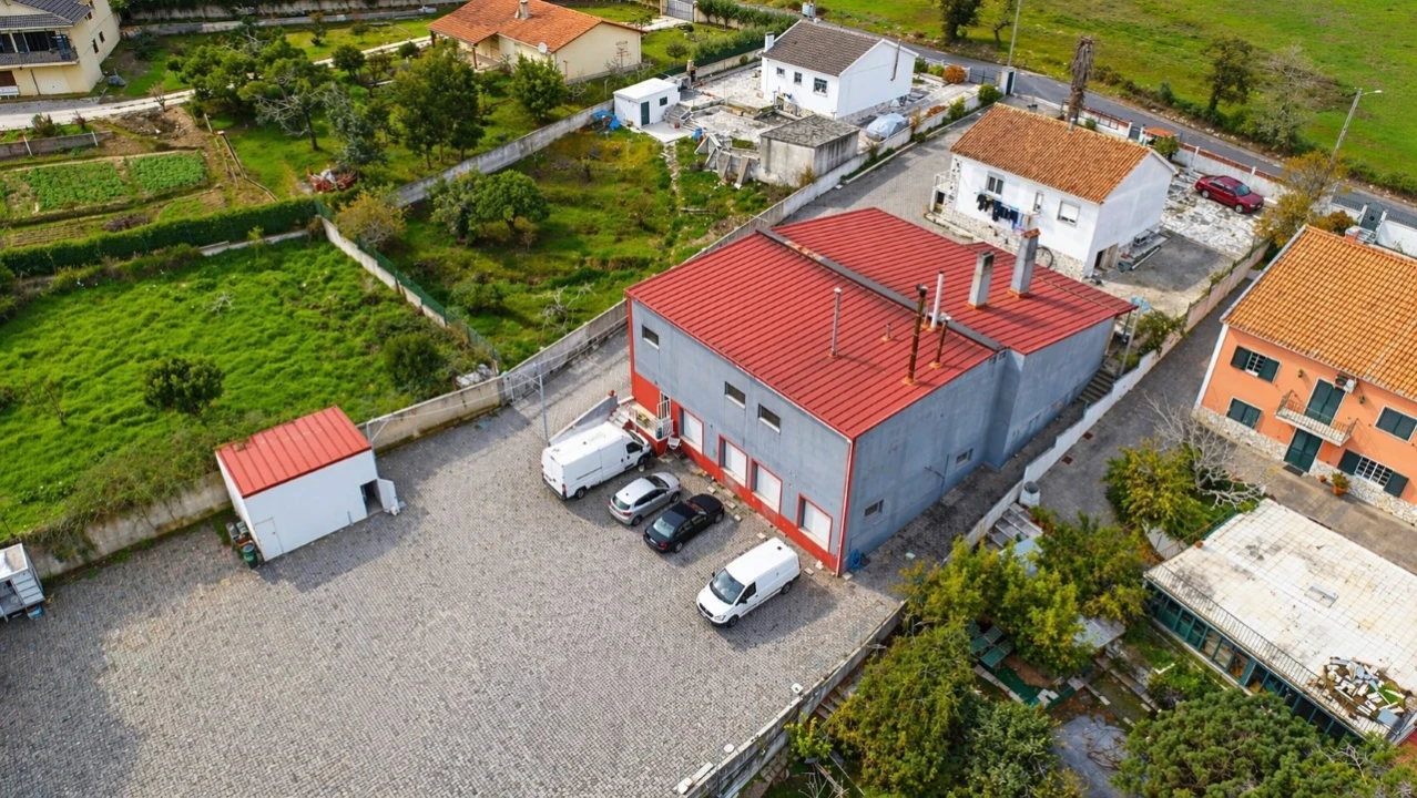 Moradia T2 para Venda em Igreja Nova e Cheleiros Foto 1