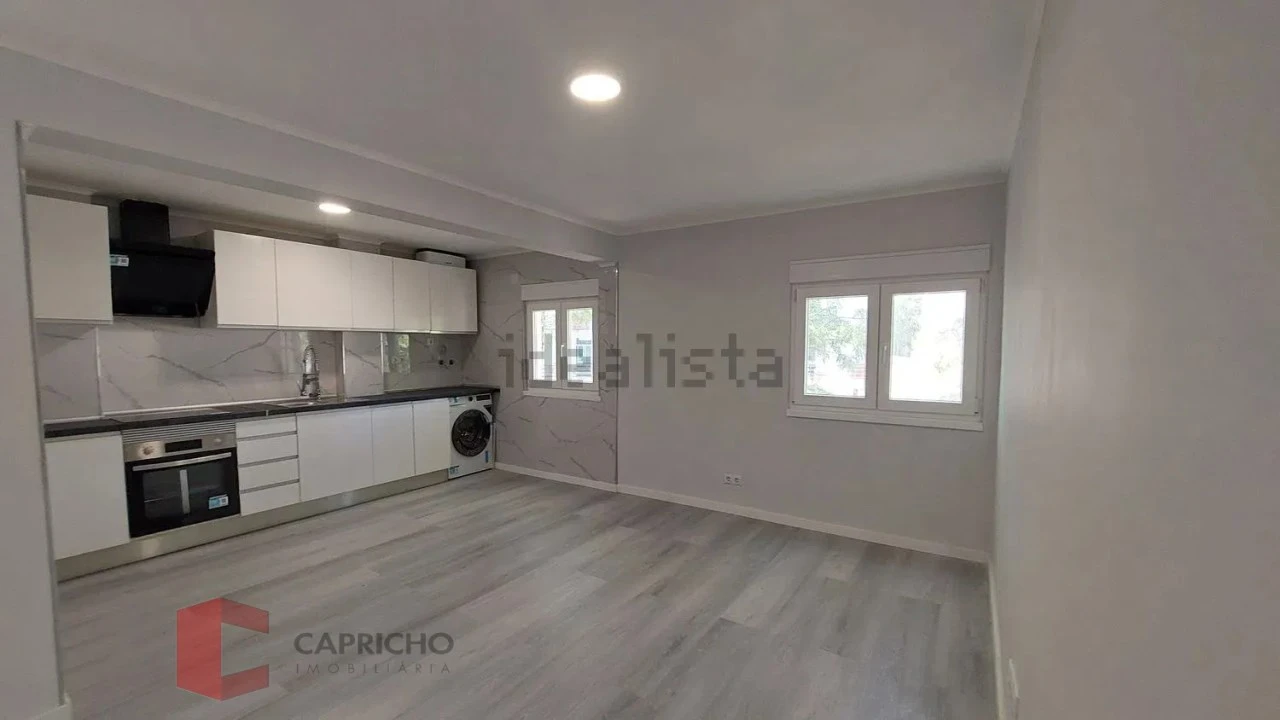 Apartamento T3 para Venda em Laranjeiro e Feijó Foto 4
