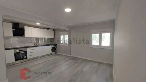 Apartamento T3 para Venda em Laranjeiro e Feijó