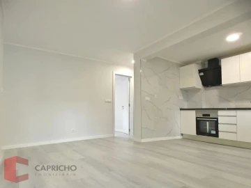 Apartamento T3 para Venda em Laranjeiro e Feijó