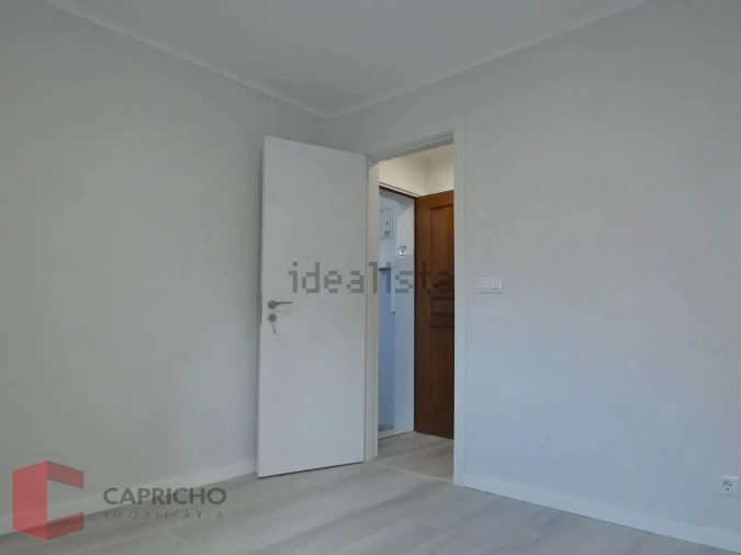 Apartamento T3 para Venda em Laranjeiro e Feijó Foto 8