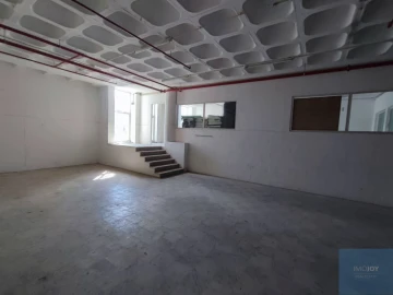 Armazém para Venda em Sacavém e Prior Velho
