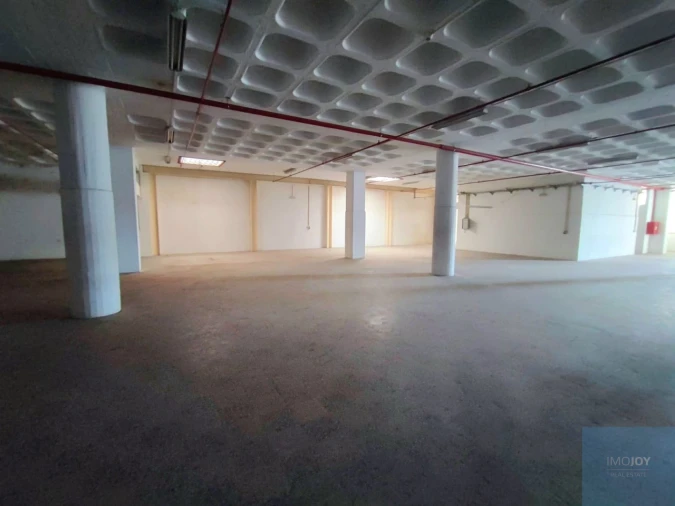 Armazém para Venda em Sacavém e Prior Velho
