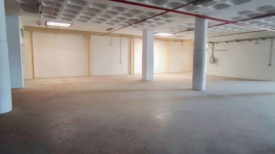 Armazém para Venda em Sacavém e Prior Velho