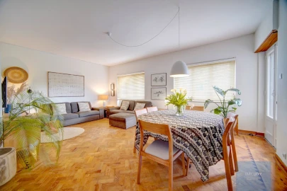 Apartamento T4 para Arrendamento em Carcavelos e Parede
