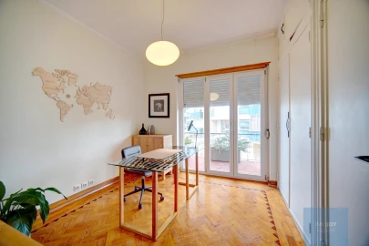 Apartamento T4 para Arrendamento em Carcavelos e Parede