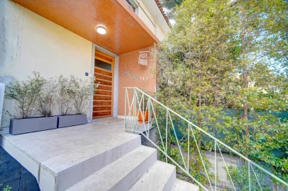 Apartamento T4 para Arrendamento em Carcavelos e Parede
