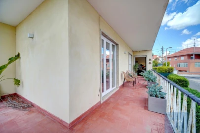 Apartamento T4 para Arrendamento em Carcavelos e Parede