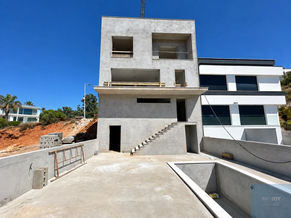 Moradia T3 para Venda em Estômbar e Parchal Foto 1