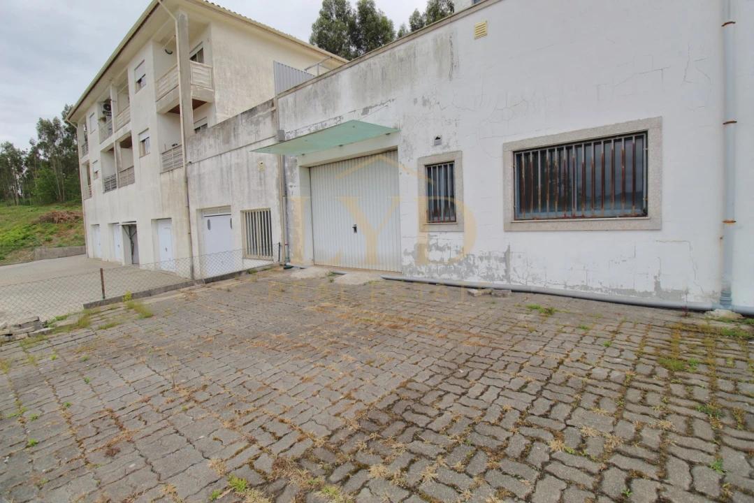 Garagem para Venda em Pombeiro de Ribavizela Foto 1