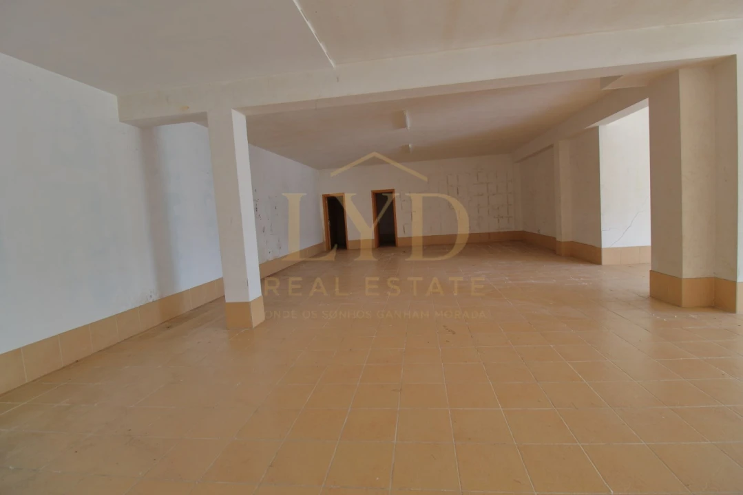 Garagem para Venda em Pombeiro de Ribavizela Foto 3