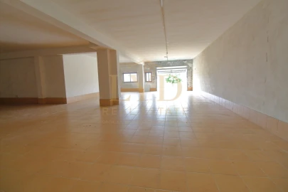 Garagem para Venda em Pombeiro de Ribavizela