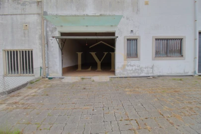 Garagem para Venda em Pombeiro de Ribavizela