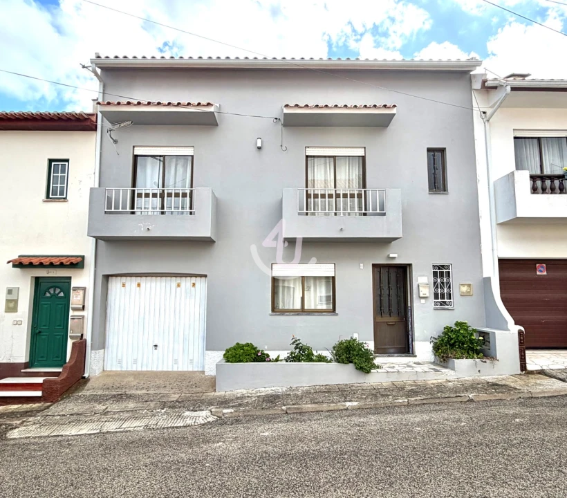 Moradia T5 para Venda em Nazare Foto 1