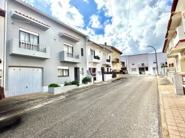 Moradia T5 para Venda em Nazare